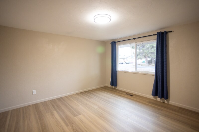 Building Photo - 5520 Valleyview Ln