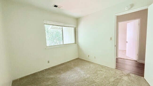 Building Photo - 1065 San Ramon Valley Blvd