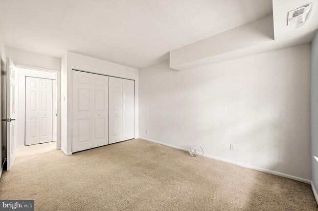 Building Photo - 288 Drummers Ln