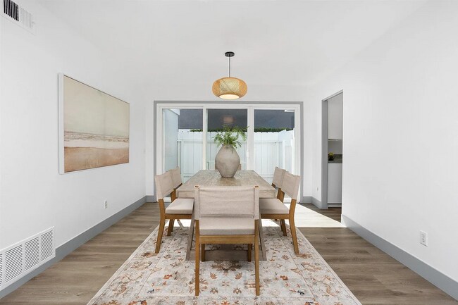 Building Photo - STUNNING HOME WITH GOLF COURSE VIEW IN WHI...