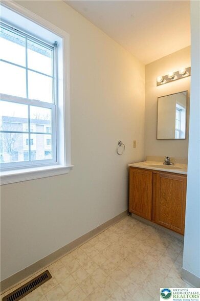 Building Photo - 48 Olde Penn Dr