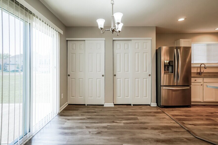 Building Photo - 7500 Willow Leaf Dr