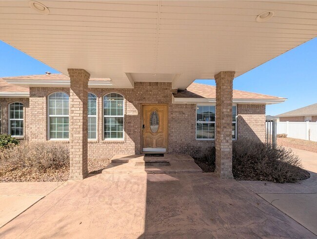 Building Photo - Luxurious Relaxation in Raintree