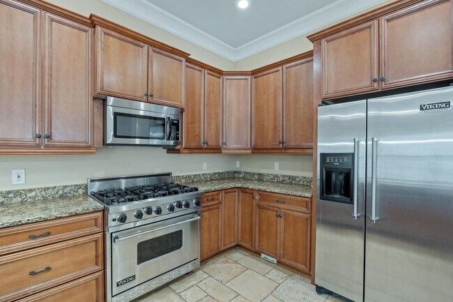 Building Photo - 1842 Ashley Hall Way