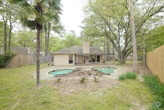 Building Photo - 1906 Woodhue Dr
