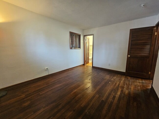 Building Photo - Manor View