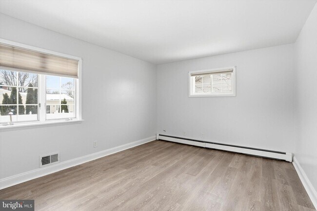 Building Photo - 29 Rolling Ln