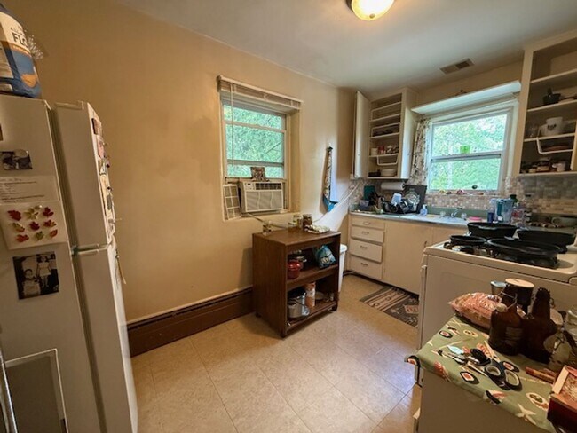 Building Photo - Cozy Urbana Apartment with Hardwood Floors Near Downtown