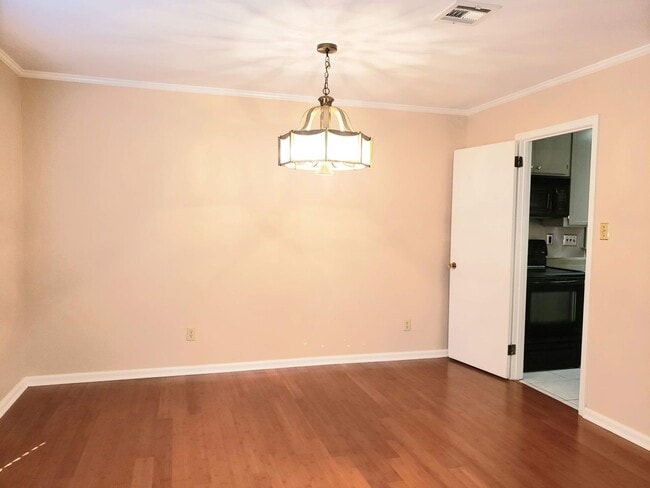 Building Photo - Spacious Corner Property!