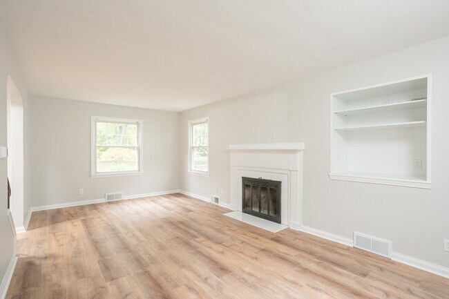 Building Photo - 306 Winona Blvd