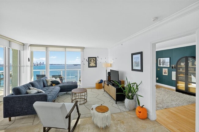 Building Photo - 1155 Brickell Bay Dr