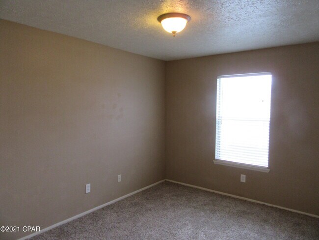 Building Photo - 1104 W 19th Ct