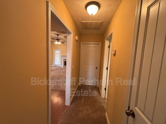 Building Photo - 385 Lee Rd 2141