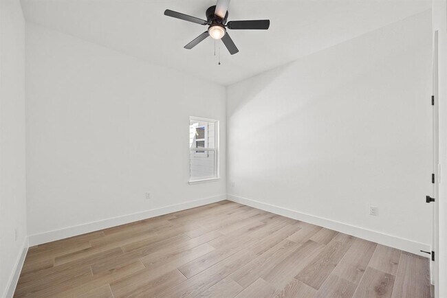 Building Photo - 21679 High Dr