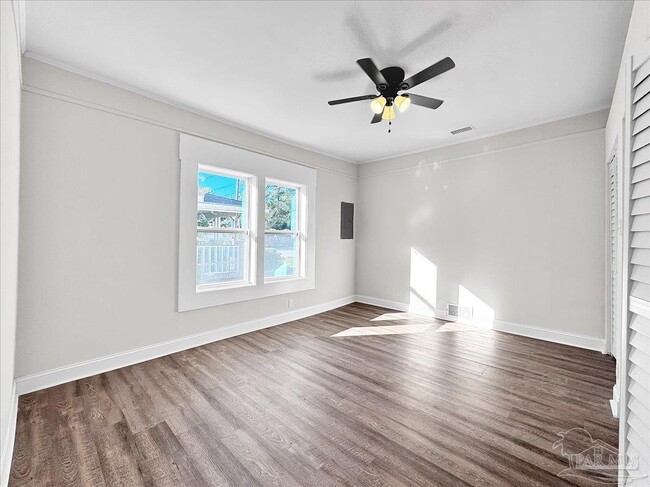 Building Photo - 1007 W Wright St