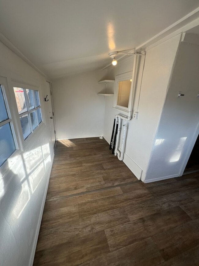 Building Photo - Two Bedroom, One Bathroom Home - Newly Renovated!