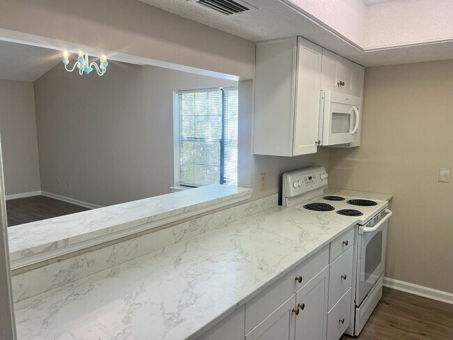 Building Photo - 2 BR, 1 Bath unit in Gated Community - Coming Soon!