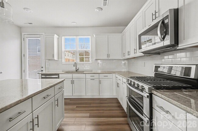 Building Photo - 10016 Hemingway Pl