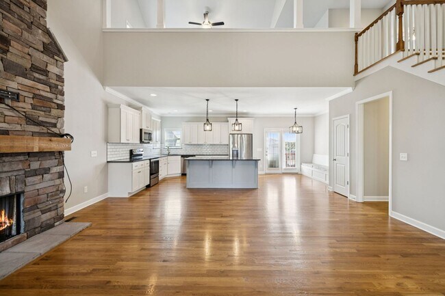 Building Photo - Welcome home to this beautifully maintaine...