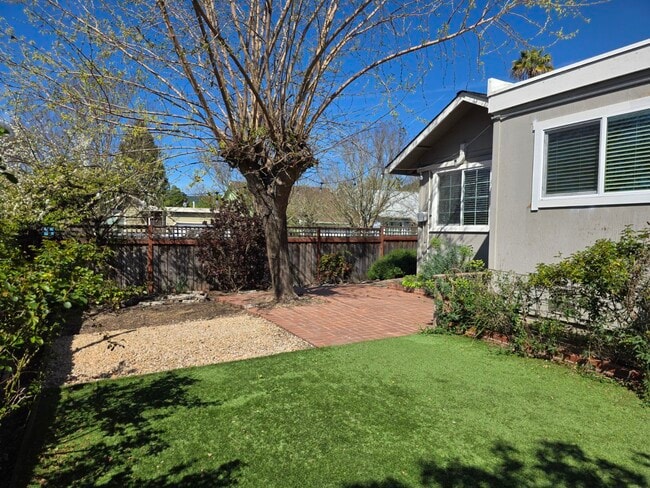 Building Photo - 437 Korbel Pl