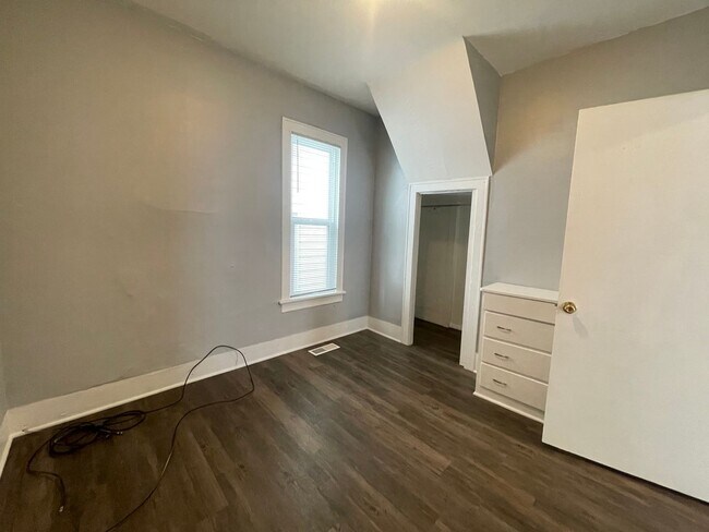 Building Photo - Two Bedroom Home - NE Side of Grand Rapids!