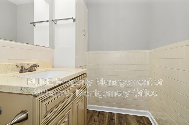 Building Photo - 4332 Sussex Dr
