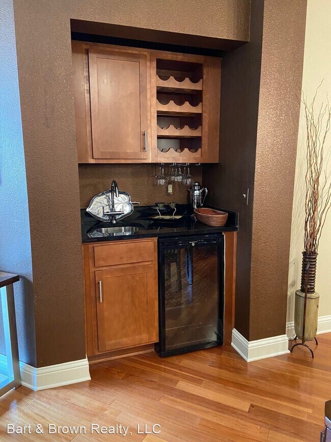 Building Photo - 2 br, 2.5 bath House - 9410 Branson Landin...