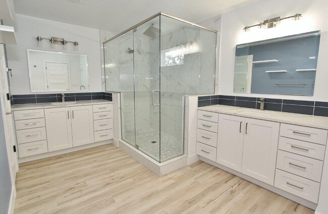 Building Photo - Immaculate Bench Home!