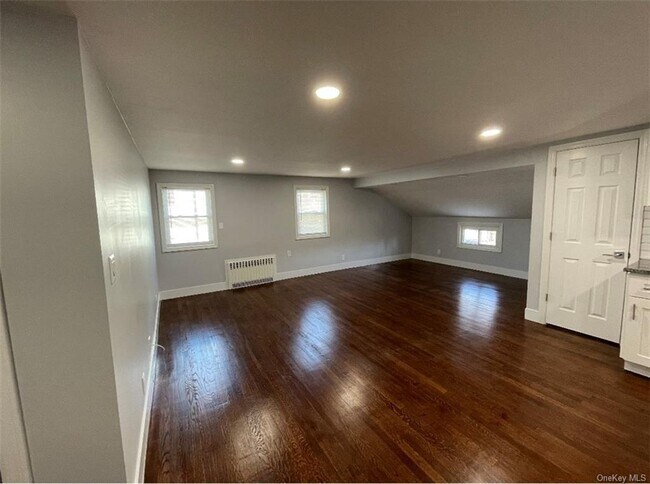 Building Photo - 254 S Ridge St