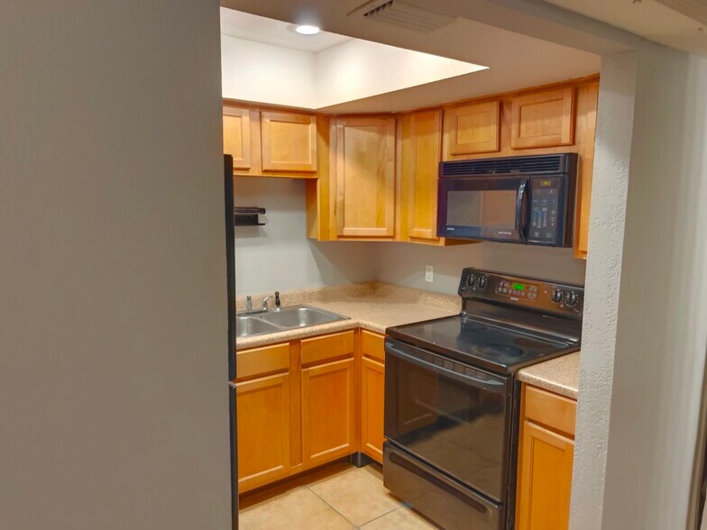 Building Photo - 17 E Ruth Ave