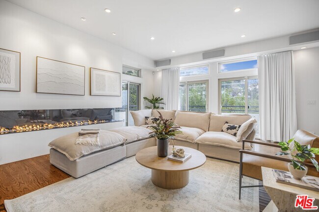 Building Photo - 8507 Franklin Ave