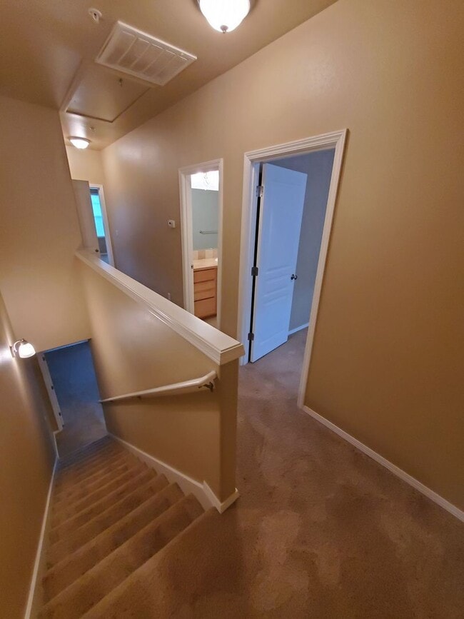 Building Photo - 5991 Blue River Dr SE