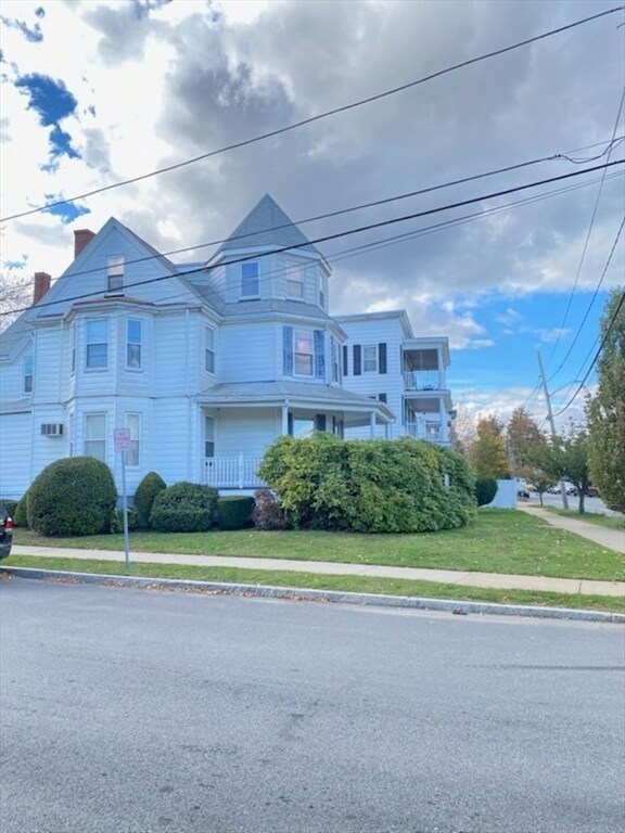 Building Photo - 381 Broadway