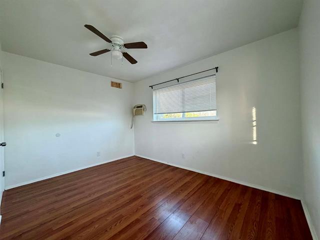 Building Photo - 321 La Salle Dr