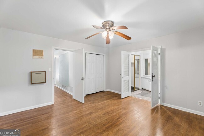 Building Photo - 3543 Cloudland Dr