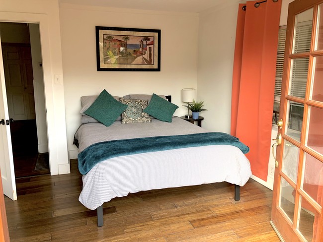 bedroom - 2078 Mound St