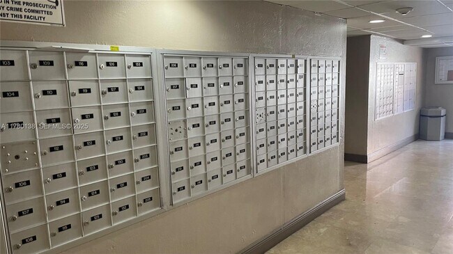 Building Photo - 1805 Sans Souci Blvd