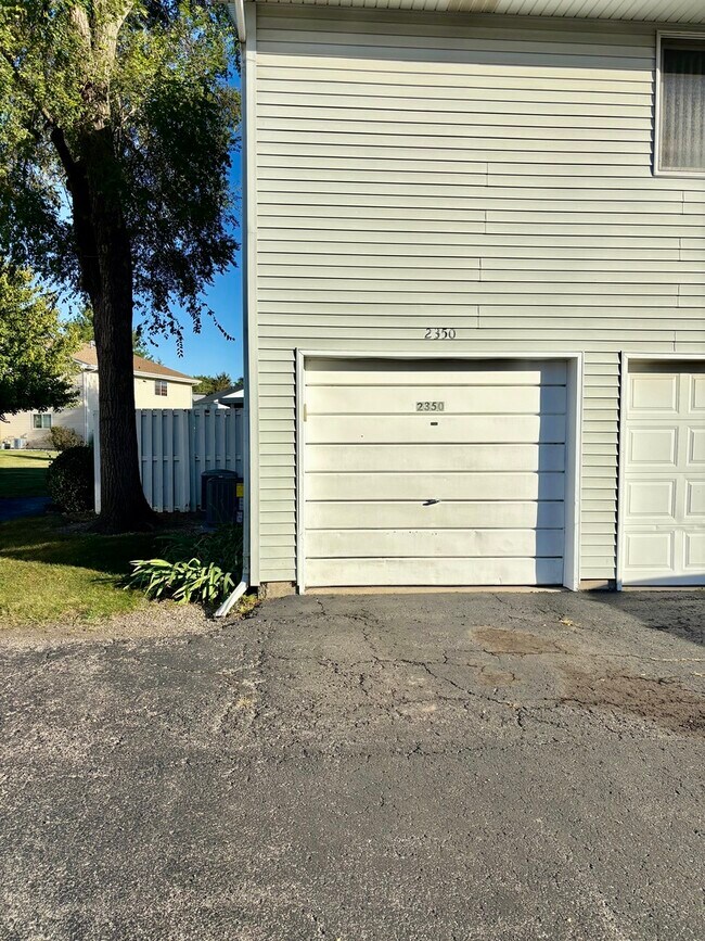 Building Photo - 2350 Carnation Dr