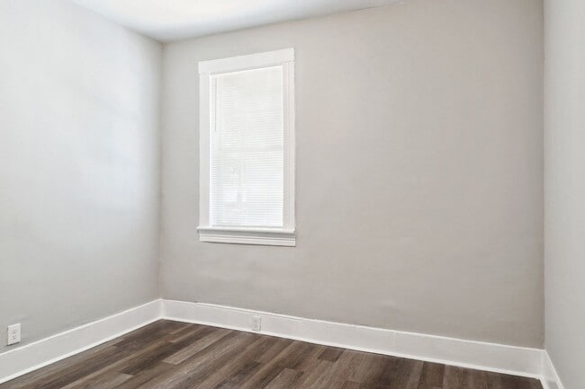 Building Photo - 504 W 48th St