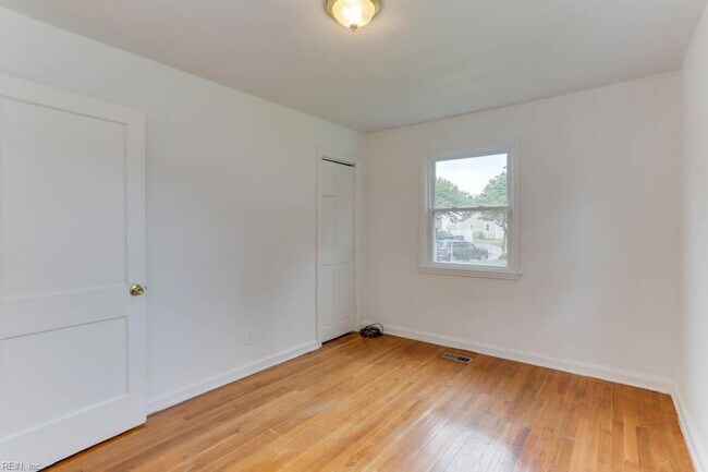 Building Photo - 7725 Fayver Ave