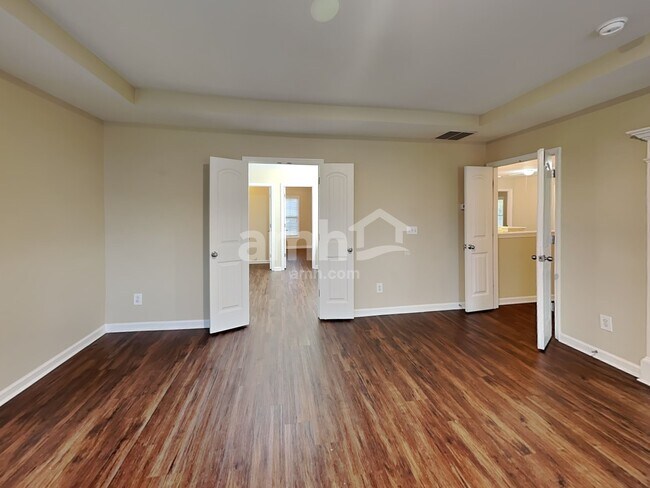 Building Photo - 850 Stonehaven Rd SW