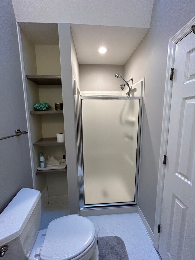 Building Photo - 1467 Monroe Dr NE