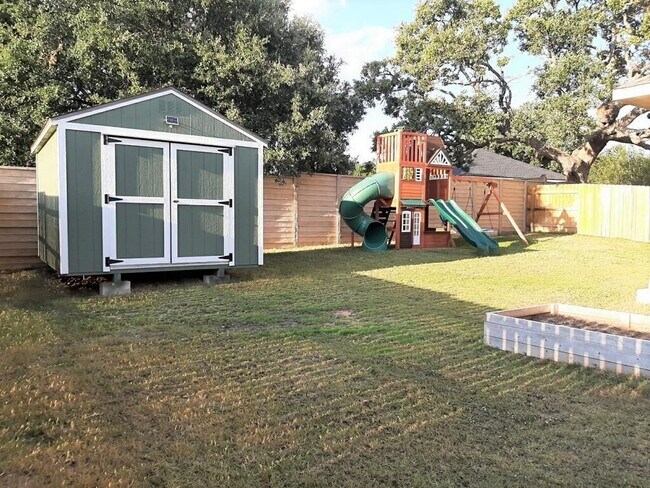 Building Photo - 161 Syrah Ct