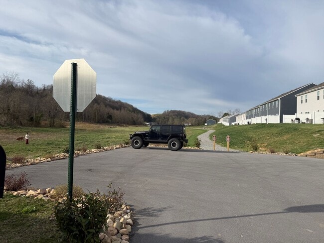 Building Photo - 3 Bedroom Condo Central Jonesborough