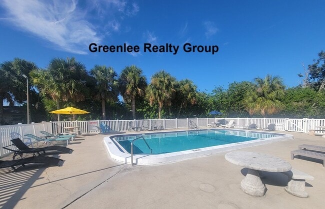Building Photo - Adorable 2 Bed/2 Bath Villa in the 55+ New...