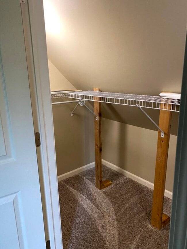 Building Photo - NEWLY RENOVATED 3 bdrm/2 bath - Sharon