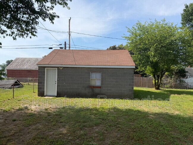 Building Photo - 2411 Carlisle Ave
