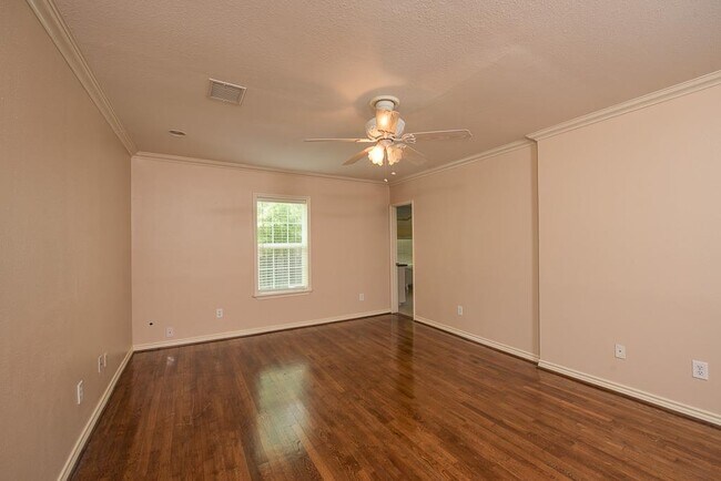 Building Photo - 1535 W 25th St