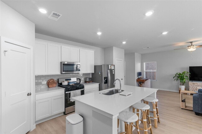 Building Photo - 123 Alset Dr