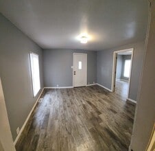 Building Photo - Nice 1 bedroom with full basement